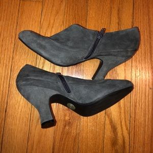 Me Too Gray Blue Suede Closed Toe Mid Heels Zip